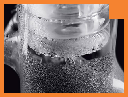 Titel van de whitepaper in Dijkstra kleuren met condensor en damp in glas