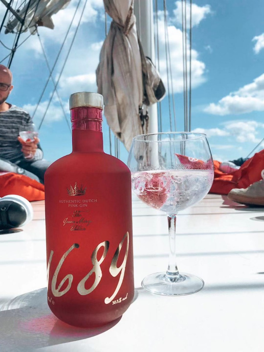 Verpakkingsglas: Qeeun Mary Pink Gin